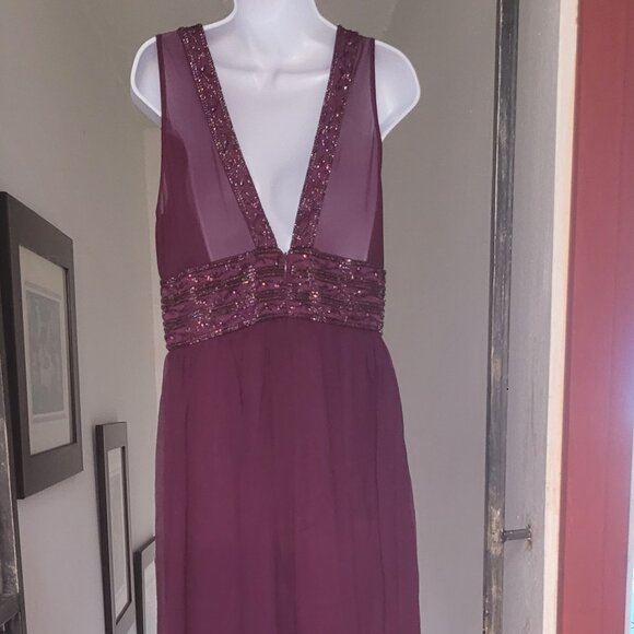 Beautiful Formal Dress - Picture 2 of 5